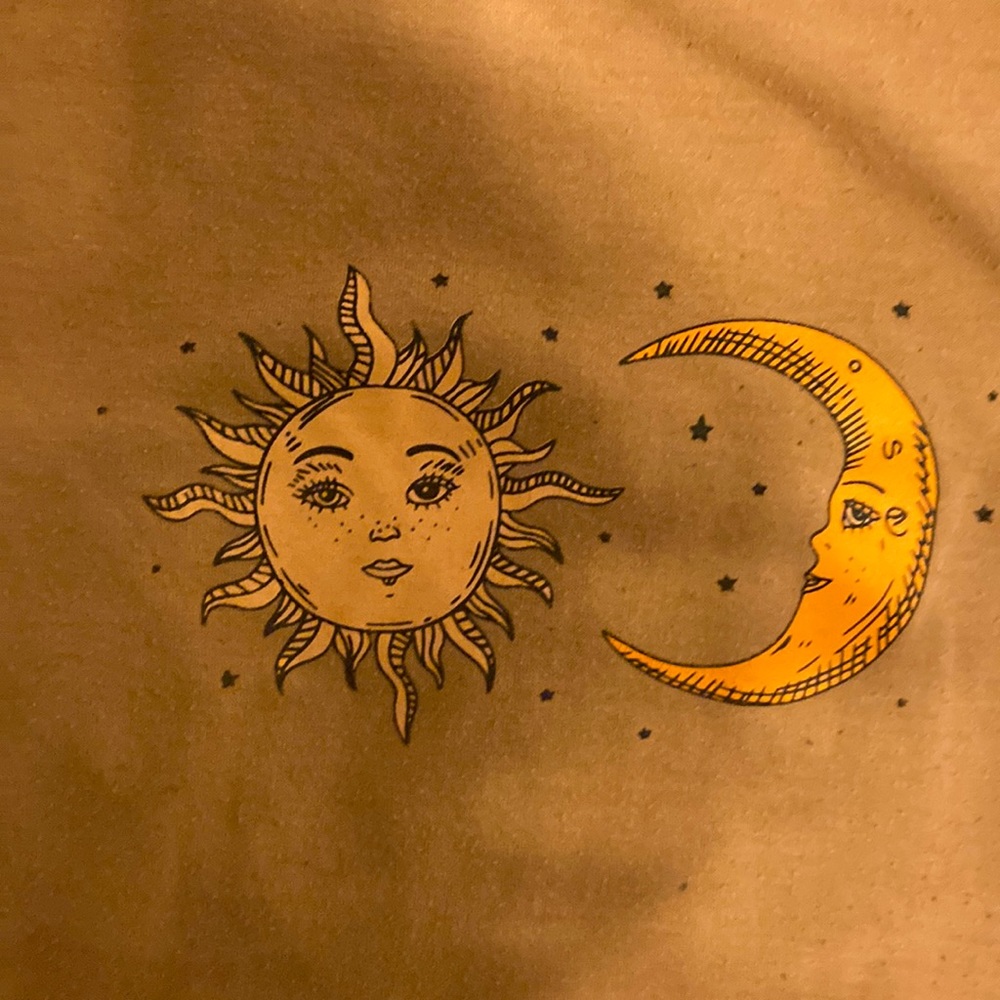 Basic cropped tee🌙🌞 - Picture 2 of 4